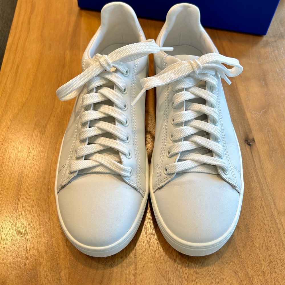Stuart Weitzman Levvy white sneakers. Lightly worn for 3-4 times.